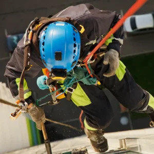 Trabajadores de construcción aprenden reconocimiento OSHA de peligros de caídas y prevención y cumplimiento de normas
