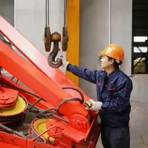 Profesionales de izado aprenden procedimientos OSHA de izado, inspección de equipos y prácticas seguras
