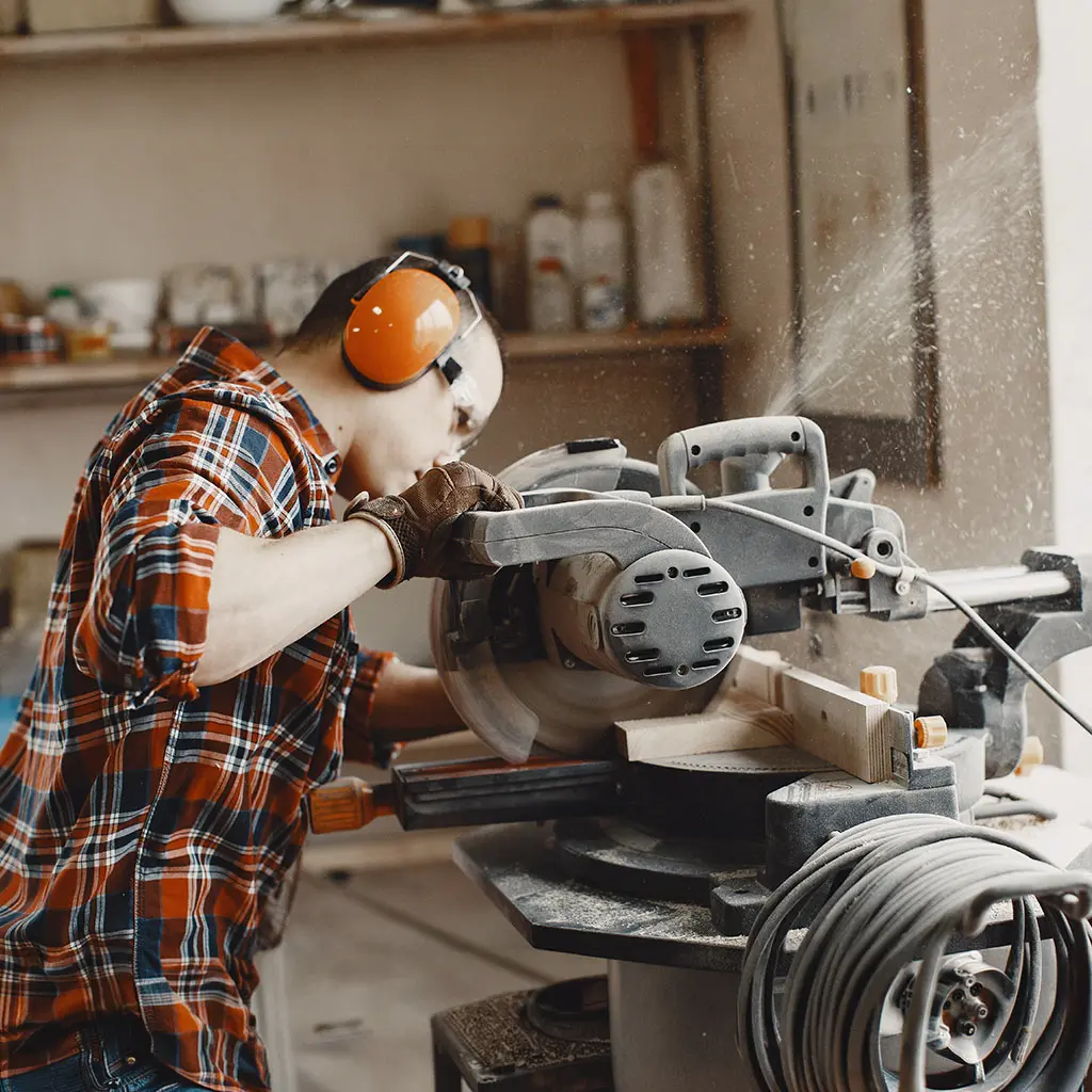 Comprehensive hand and power tool safety safety training for workers and workplace for workplace compliance